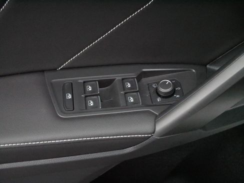 Certified 2024 Volkswagen Tiguan SEL R-Line image 19