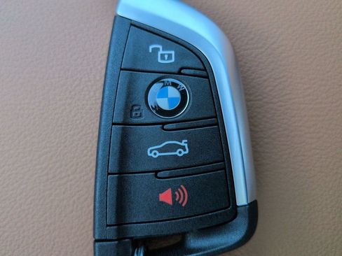 New 2026 BMW 330i xDrive Sedan w/ Premium Package AWD/4WD image 29