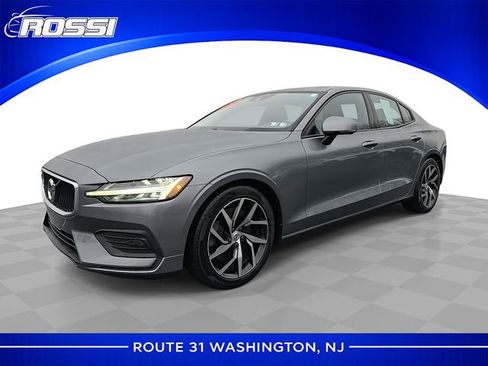 Used 2019 Volvo S60 T6 Momentum w/ Multimedia Package image 1