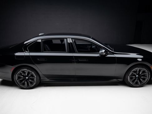 Used 2024 BMW i7 eDrive50 w/ M Sport Package image 36