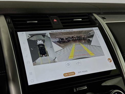 New 2025 Land Rover Discovery Dynamic SE image 15