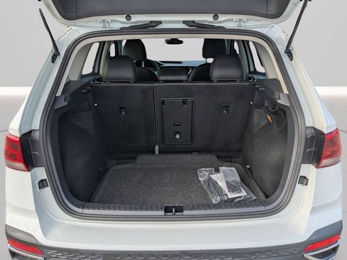 Used 2023 Volkswagen Taos SE w/ Panoramic Sunroof Package FWD image 10