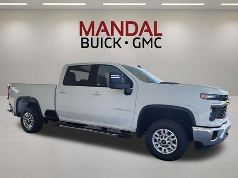 Used 2025 Chevrolet Silverado 2500 LT w/ Convenience Package AWD/4WD image 4