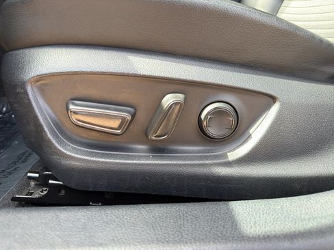 Used 2023 Toyota Camry SE FWD image 9