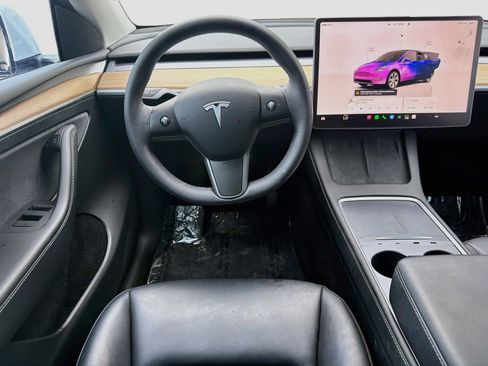 Used 2023 Tesla Model Y AWD image 23