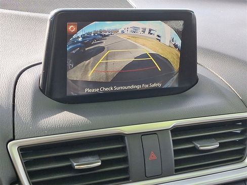 Used 2018 MAZDA MAZDA3 Touring image 18