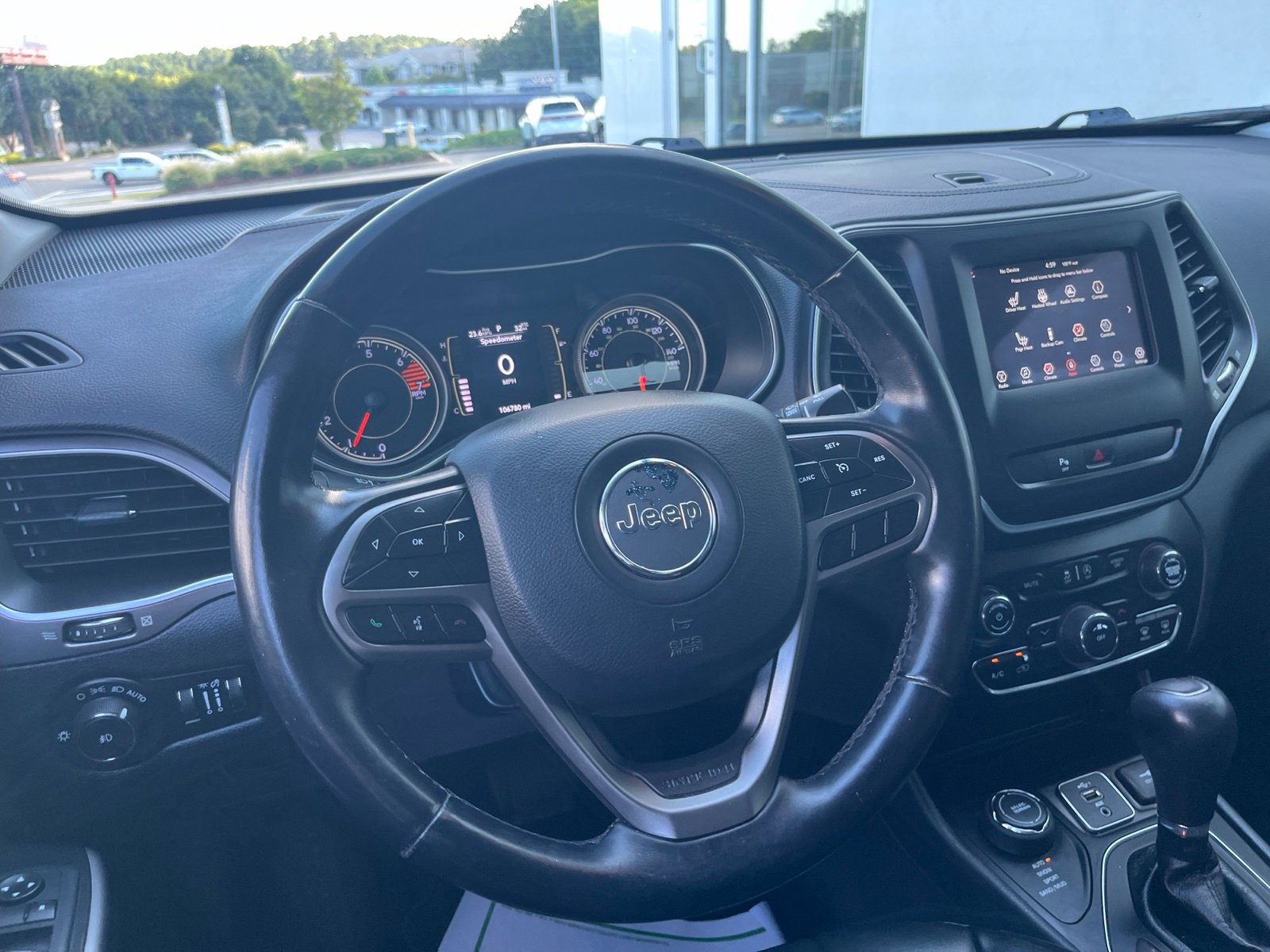 Used 2019 Jeep Cherokee Latitude Plus w/ Cold Weather Group AWD/4WD image 36