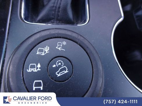 Used 2016 Ford Explorer XLT w/ Equipment Group 202A AWD/4WD image 10