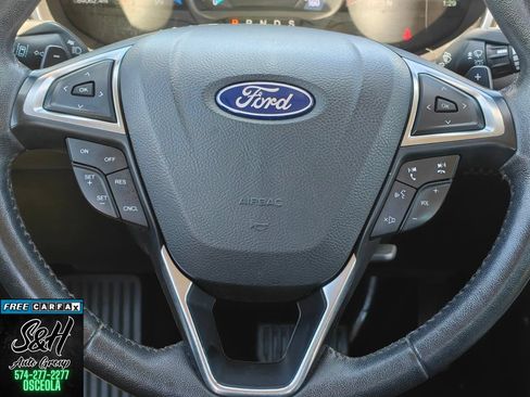 Used 2018 Ford Fusion SE w/ Fusion SE Technology Package FWD image 5