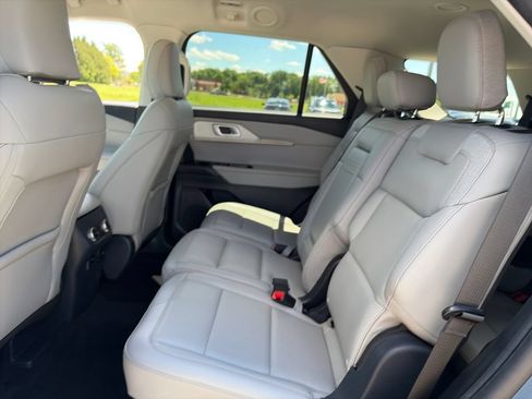Used 2025 Ford Explorer Active w/ Active Comfort Package AWD/4WD image 29