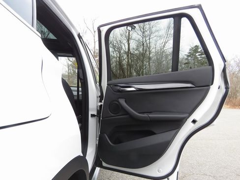 Used 2017 BMW X1 xDrive28i image 15