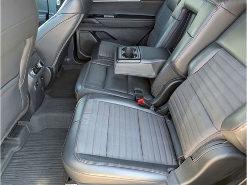 Used 2025 Ford Explorer ST-Line w/ ST-Line Street Pack image 10