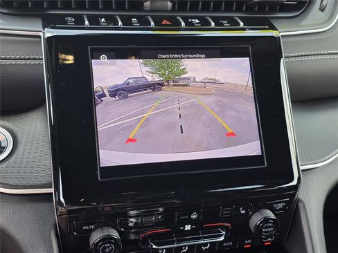 New 2025 Jeep Grand Cherokee L Altitude image 13