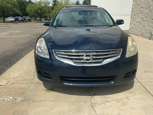 Used 2010 Nissan Altima 2.5 SL w/ SL Pkg FWD image 2