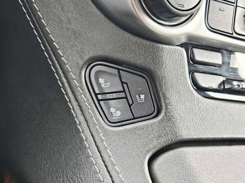 Used 2020 Chevrolet Suburban Premier w/ Premier 6.2L Value Package image 32