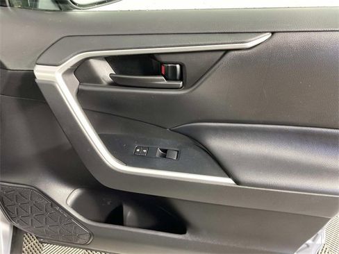 Used 2022 Toyota RAV4 LE image 25