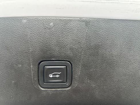 Used 2019 Chevrolet Traverse Premier w/ Redline Edition FWD image 15