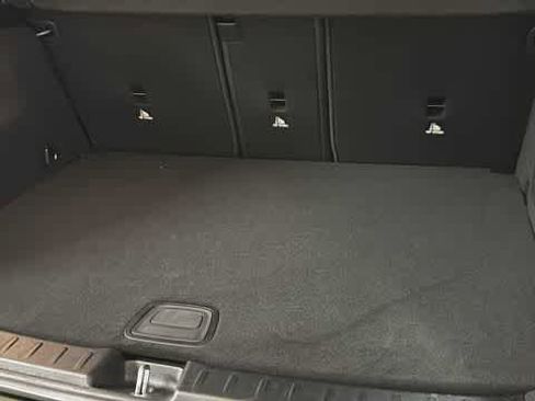 Used 2025 Mercedes-Benz GLA 250 4MATIC image 31