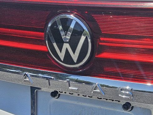 Used 2024 Volkswagen Atlas SE w/ Black Wheel Package FWD image 30