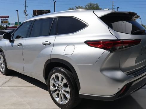Used 2020 Toyota Highlander Limited FWD image 6