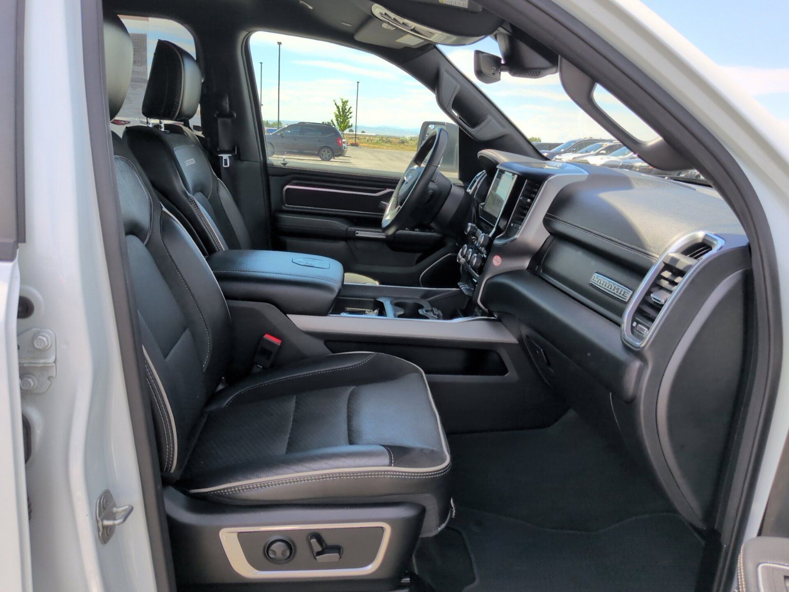 Used 2024 RAM 1500 Laramie AWD/4WD image 16