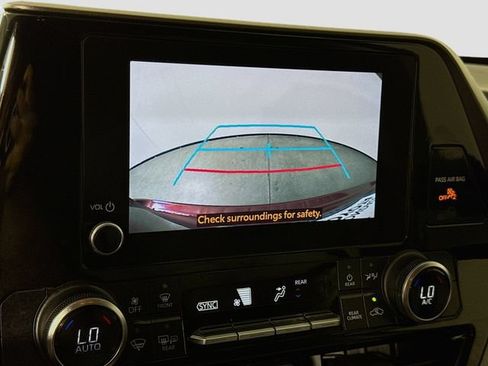 Used 2023 Toyota Highlander LE FWD image 15
