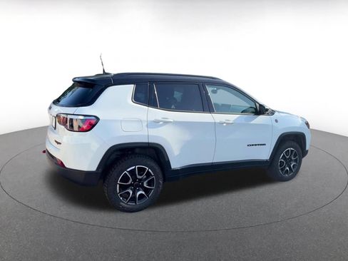Used 2025 Jeep Compass Trailhawk AWD/4WD image 11