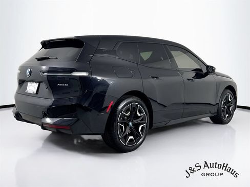 Used 2024 BMW iX xDrive50 w/ Sport Package AWD/4WD image 7