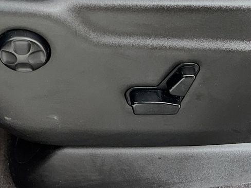 Used 2018 Jeep Grand Cherokee Limited image 16