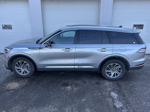 Used 2024 Lincoln Aviator Premiere w/ Elements Package image 3