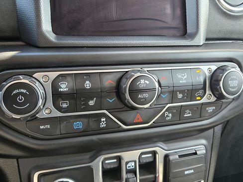 Used 2022 Jeep Wrangler Unlimited Rubicon 4xe w/ Cold Weather Group AWD/4WD image 19