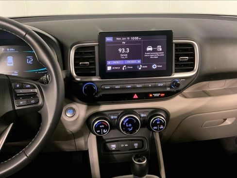 Used 2025 Hyundai Venue SEL FWD image 6