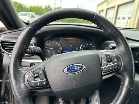 Used 2020 Ford Explorer XLT w/ Equipment Group 202A AWD/4WD image 11