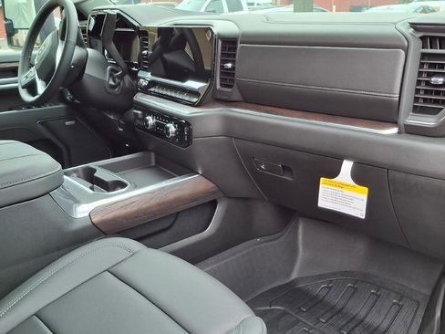 New 2026 GMC Sierra 3500 SLT w/ SLT Premium Package AWD/4WD image 11