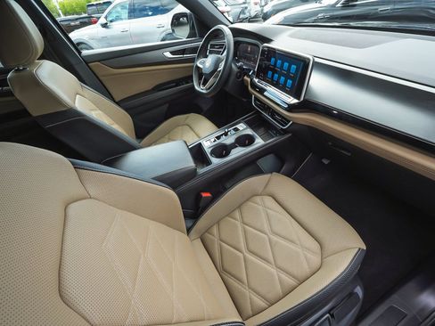 Used 2024 Volkswagen Atlas Cross Sport SE FWD image 39