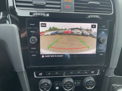 Used 2019 Volkswagen Golf 4-Door FWD image 27
