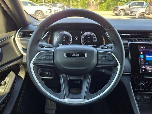 Used 2025 Jeep Grand Cherokee Altitude AWD/4WD image 22