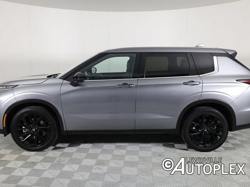 Used 2024 Mitsubishi Outlander SE Black Edition FWD image 8