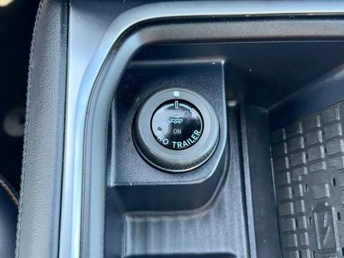 Used 2025 Ford Expedition Tremor AWD/4WD image 23