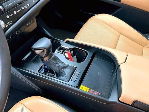 Used 2025 Lexus ES 300h w/ Premium Package image 17