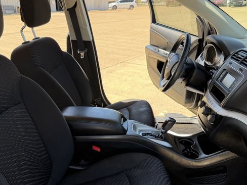 Used 2018 Dodge Journey SE w/ Connectivity Group FWD image 24