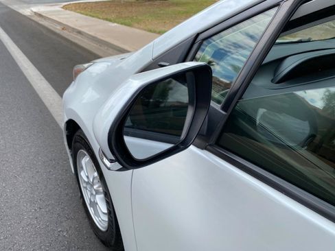 Used 2022 Toyota Prius LE FWD image 19