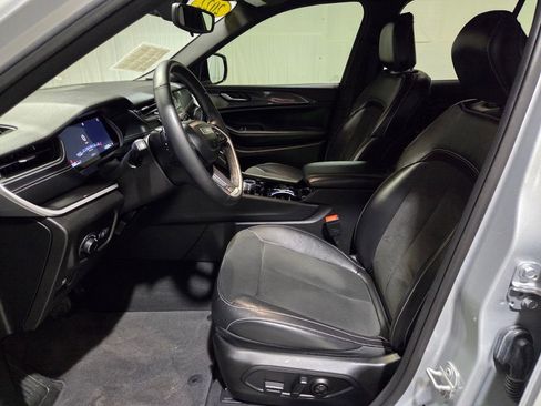 Certified 2022 Jeep Grand Cherokee Altitude image 9