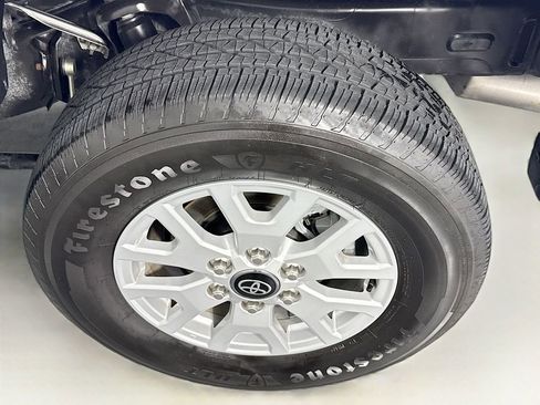 Used 2025 Toyota Tacoma SR5 AWD/4WD image 32