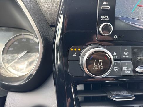 Used 2022 Toyota Highlander XLE FWD image 21