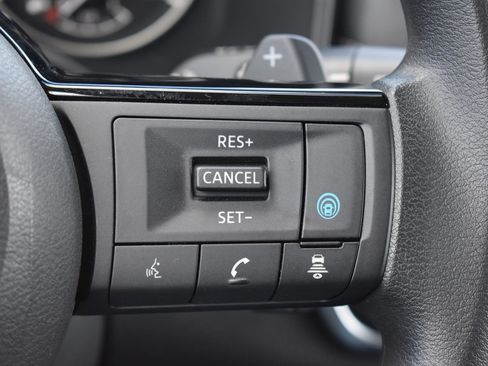 Used 2023 Nissan Rogue SV image 8