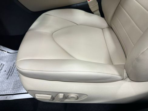 Used 2025 Toyota Highlander XLE image 14