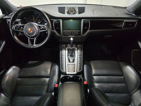Used 2017 Porsche Macan Turbo image 9