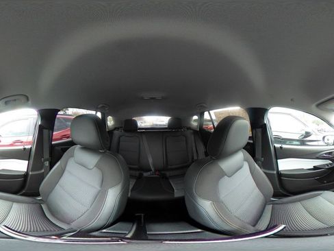 Used 2025 Chevrolet Trax LT image 36