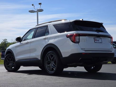 Used 2025 Ford Explorer ST-Line w/ ST-Line Street Pack AWD/4WD image 16